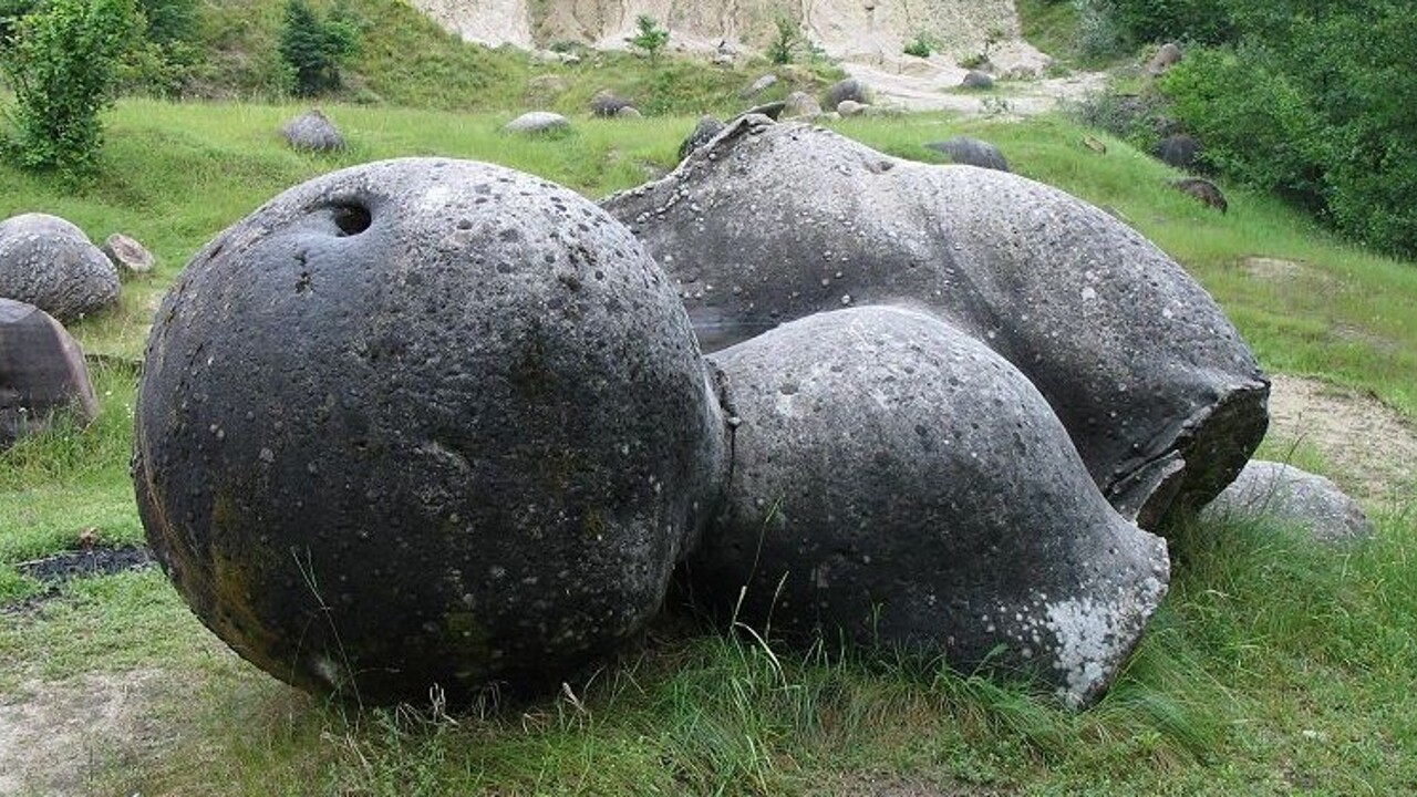 Камни Трованты. Neobichniye kamni. Живые камни круглые. Трованты в Орловской области.